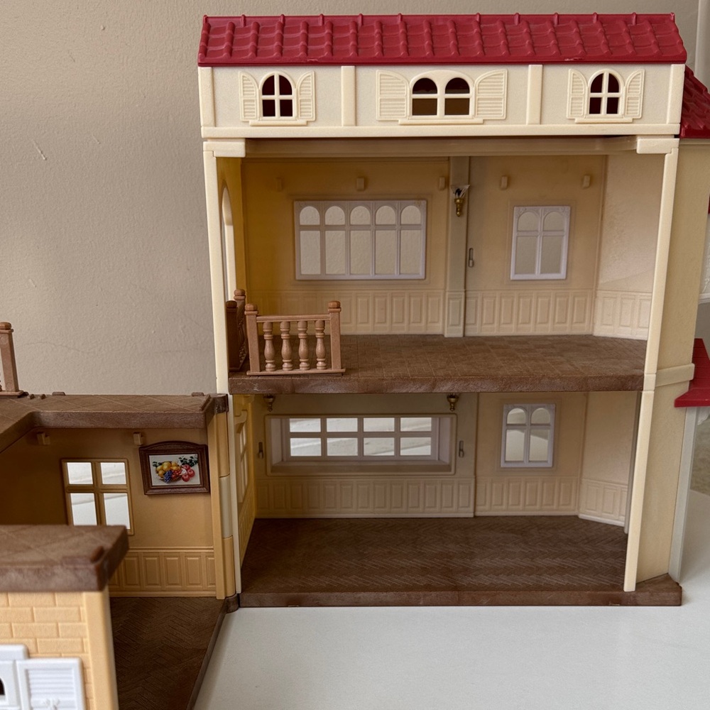 Calico Critters Charming Red Roof Dollhouse - Picture 15 of 16